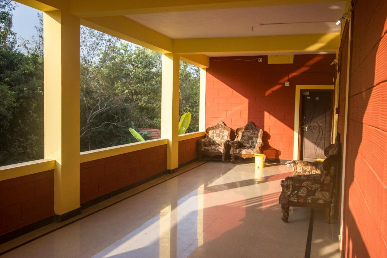 Hari Om Hotel Гокарна Екстериор снимка